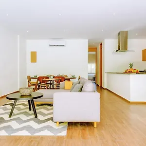  Apartment Incredible Oceanview Roof Lounge, Units 2 Blocks To Beach